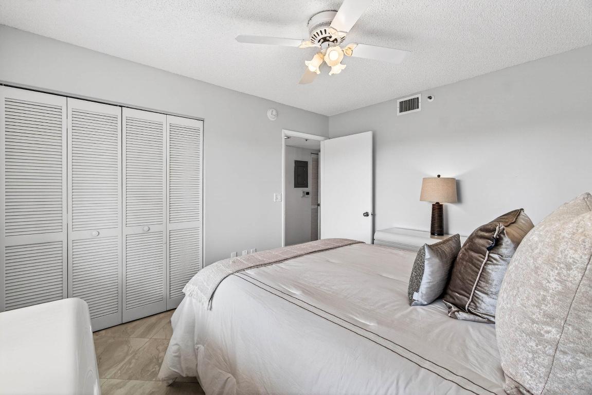 HUNTINGTON POINTE - Residential