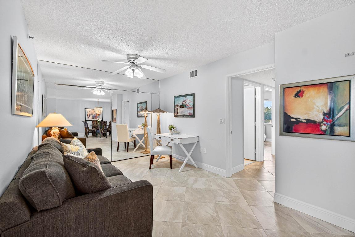 HUNTINGTON POINTE - Residential