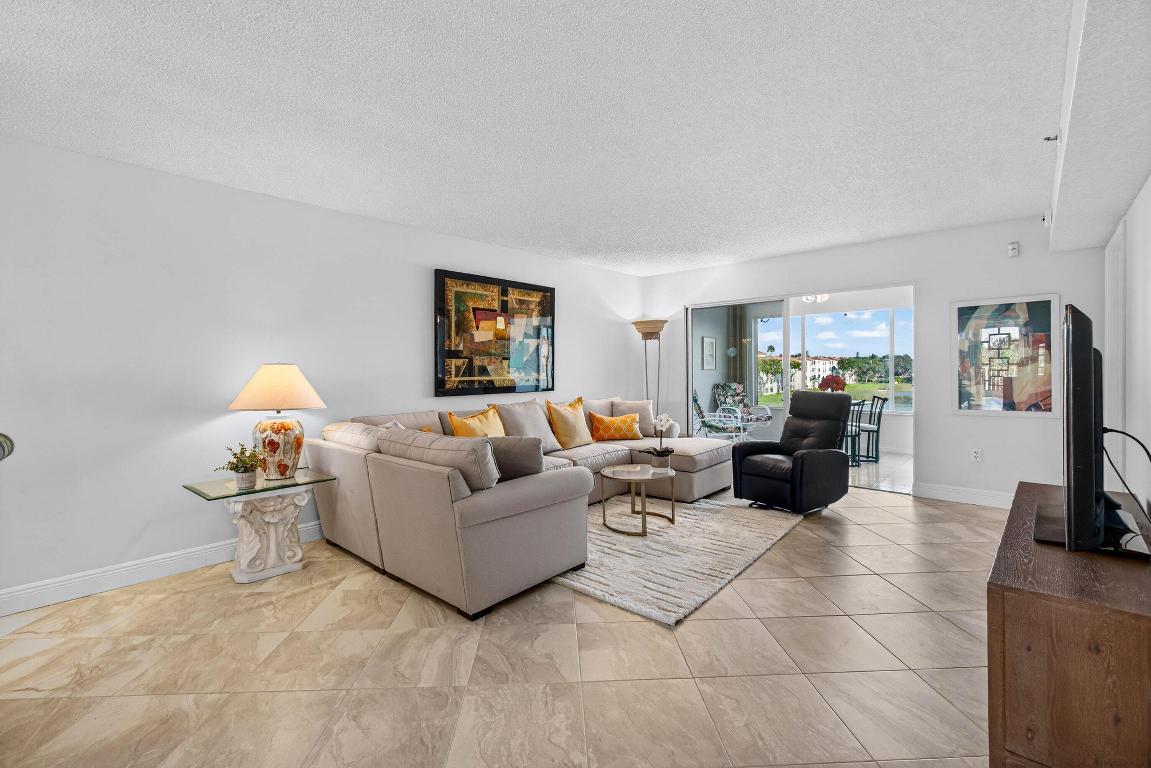 HUNTINGTON POINTE - Residential