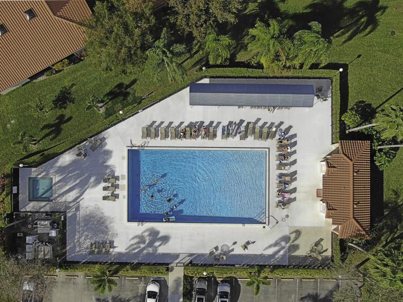 HUNTINGTON POINTE - Residential