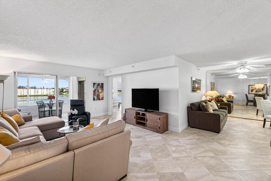 HUNTINGTON POINTE - Residential