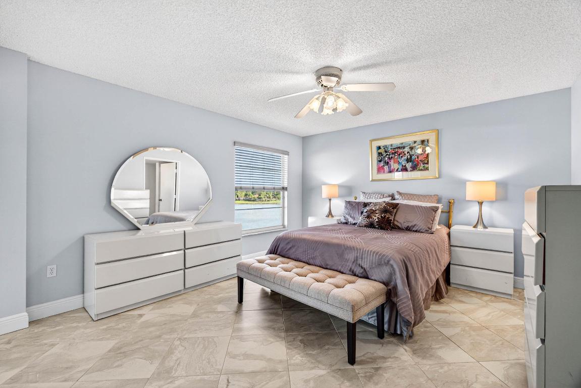 HUNTINGTON POINTE - Residential