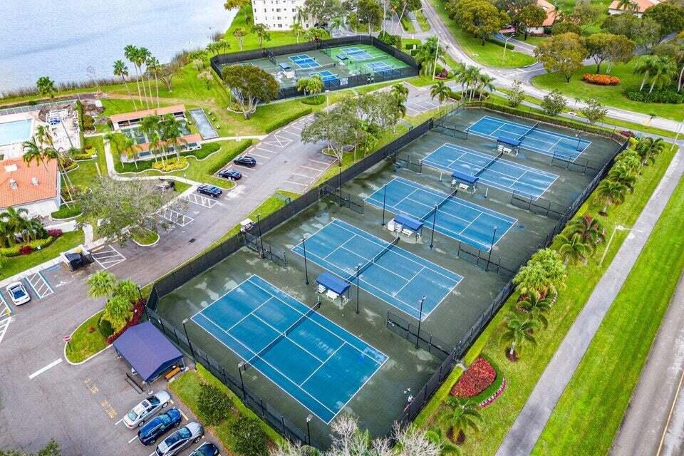 HUNTINGTON POINTE - Residential