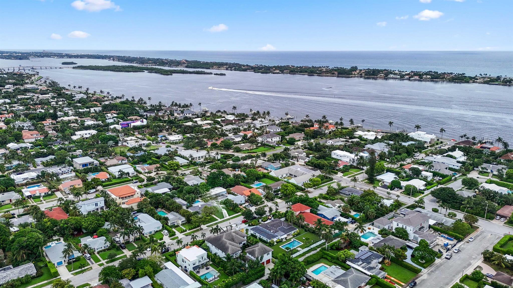 BEACH SHORES - Residential