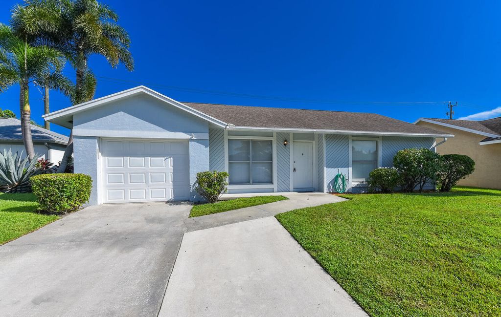 Photo of 137 Arrowhead Circle, Jupiter, FL 33458 (MLS # R11020984)
