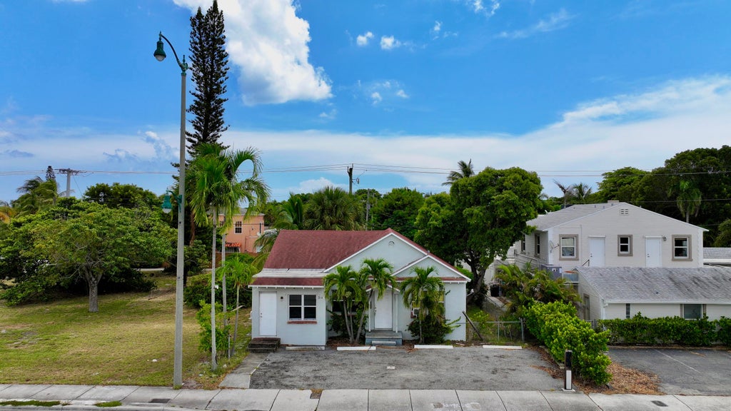 Photo of 3608 Broadway Avenue, West Palm Beach, FL 33407 (MLS # B26079046)