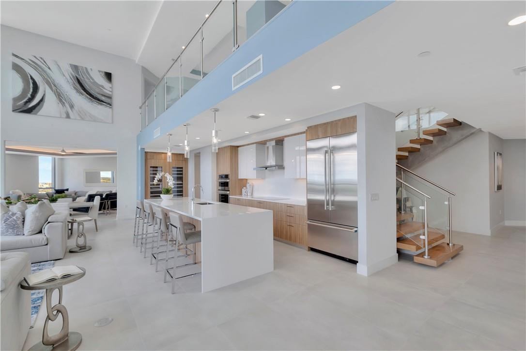 100 LAS OLAS - Residential