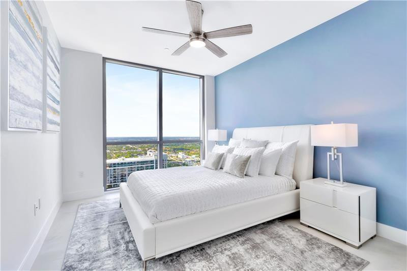 100 LAS OLAS - Residential