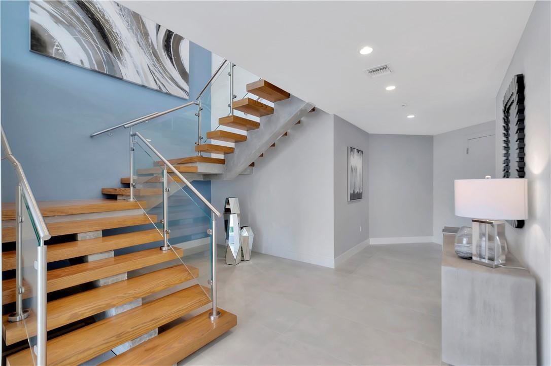 100 LAS OLAS - Residential