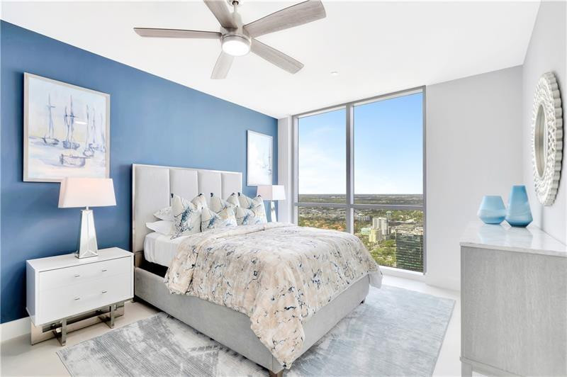 100 LAS OLAS - Residential