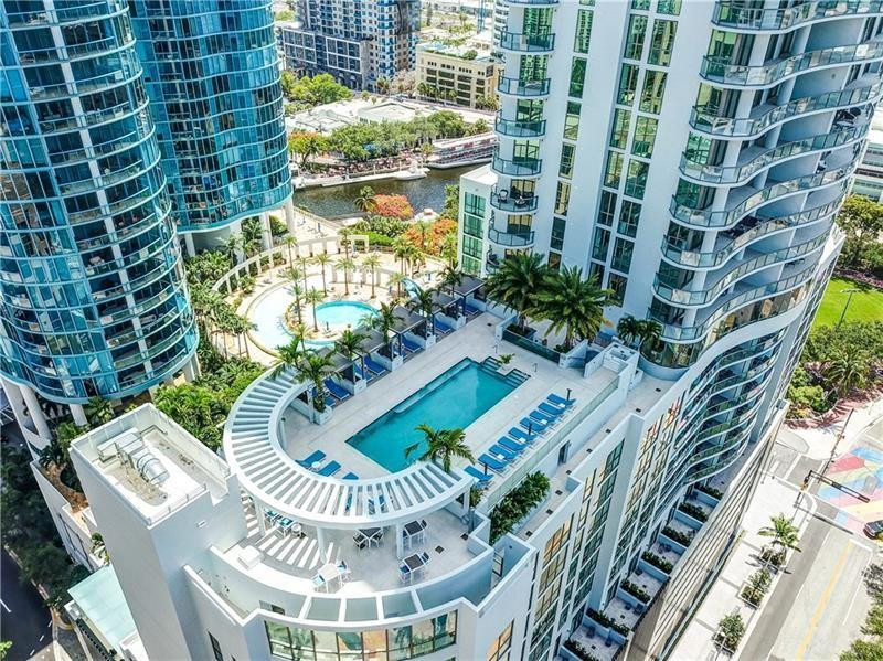 100 LAS OLAS - Residential