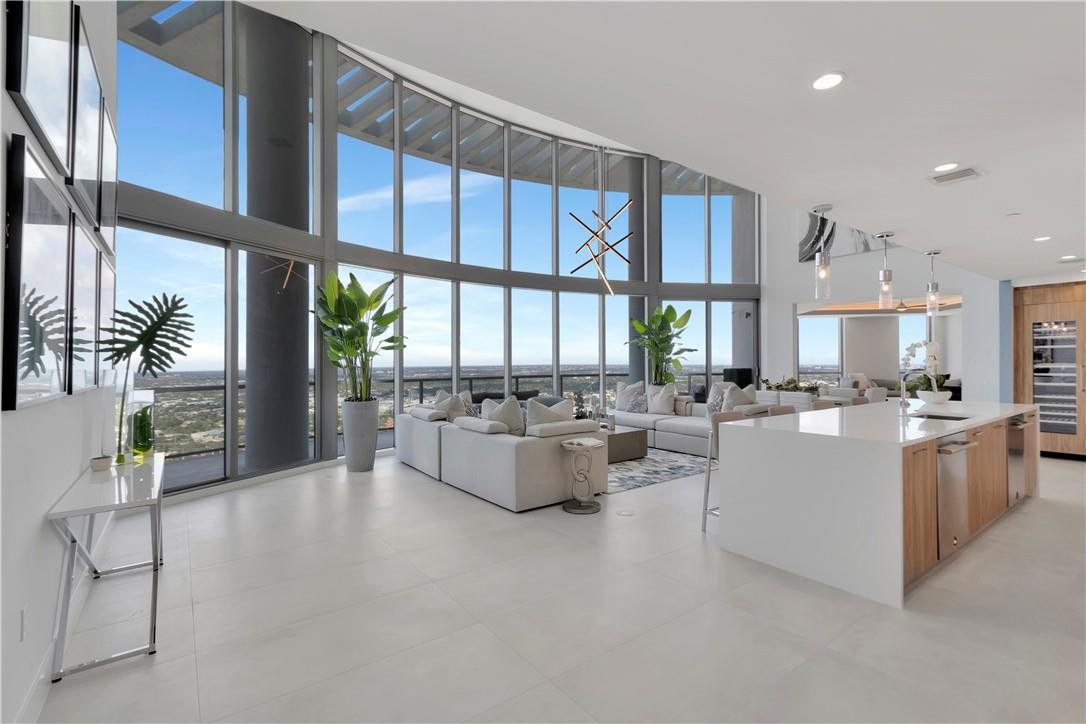 100 LAS OLAS - Residential