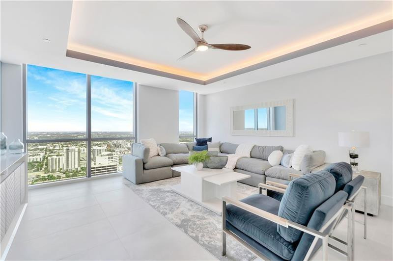 100 LAS OLAS - Residential