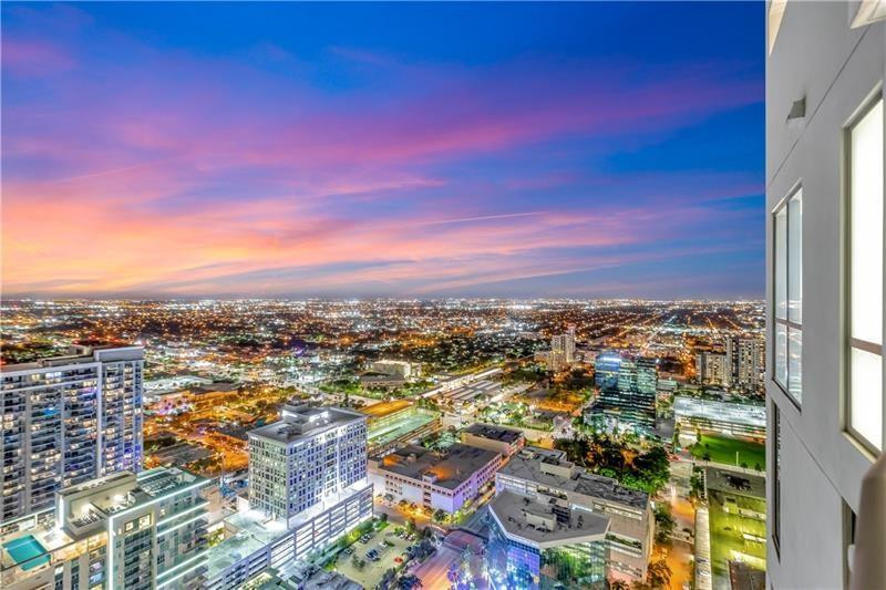 100 LAS OLAS - Residential