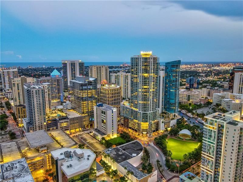 100 LAS OLAS - Residential