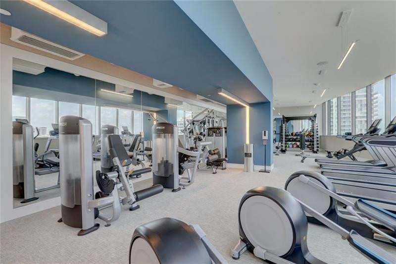 100 LAS OLAS - Residential