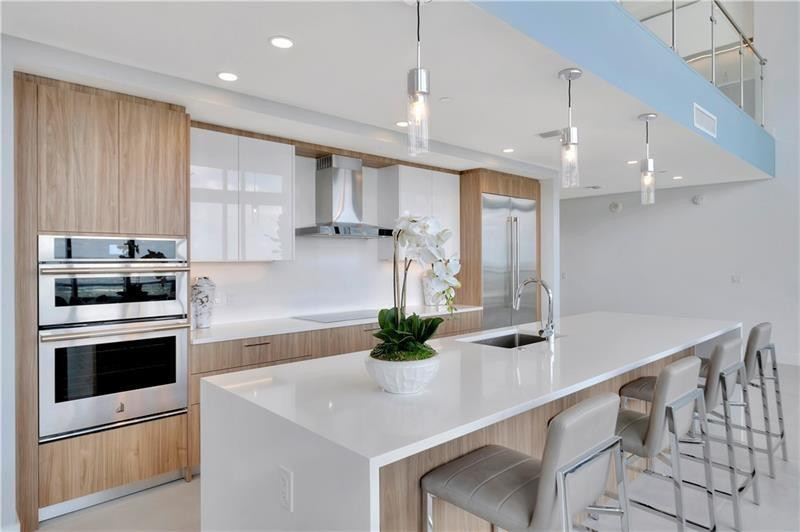 100 LAS OLAS - Residential