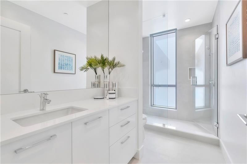 100 LAS OLAS - Residential