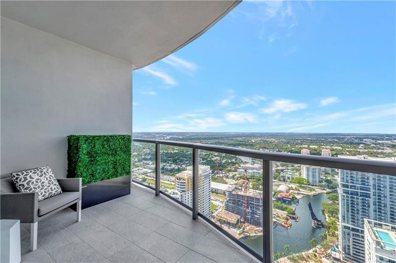 100 LAS OLAS - Residential