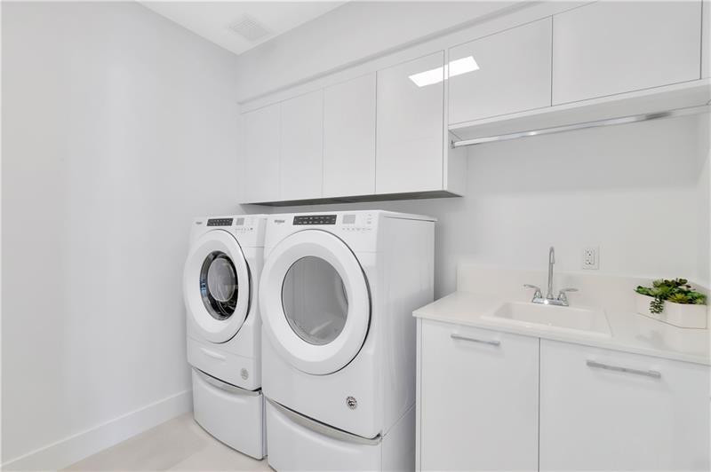 100 LAS OLAS - Residential