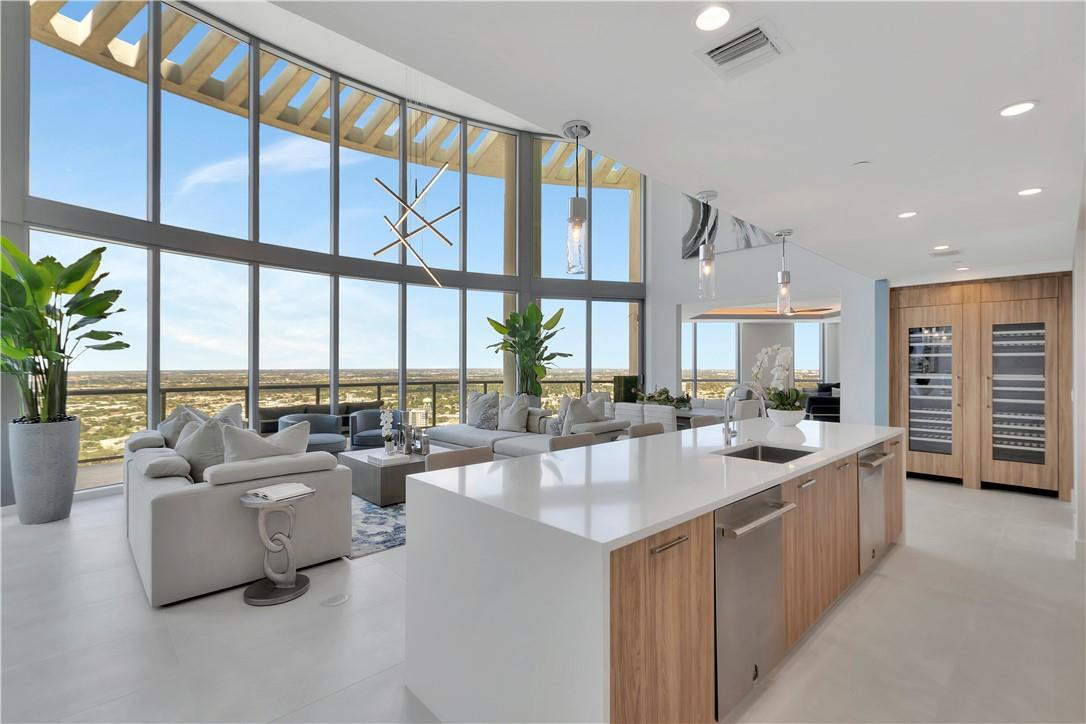 100 LAS OLAS - Residential