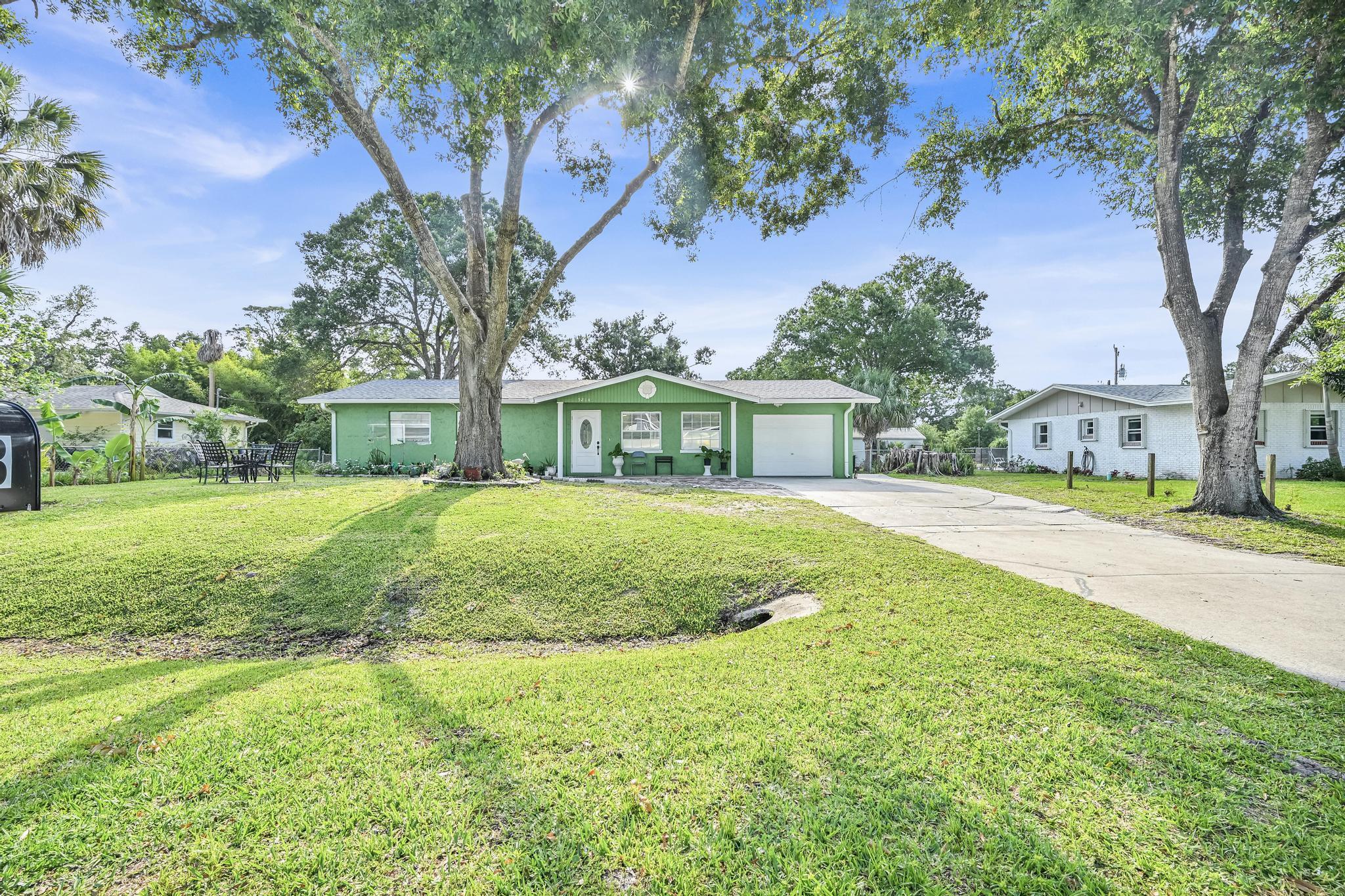 5214 Bowling Green Drive