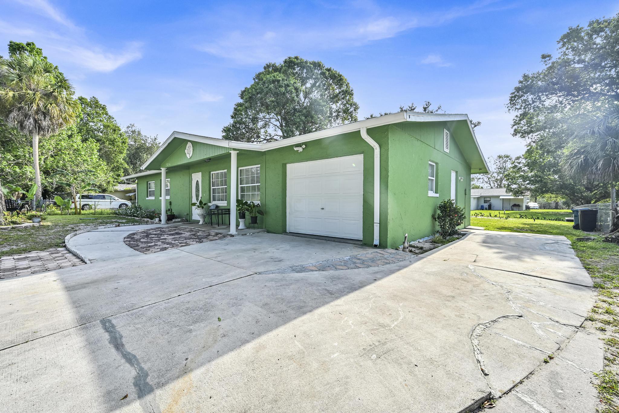 5214 Bowling Green Drive