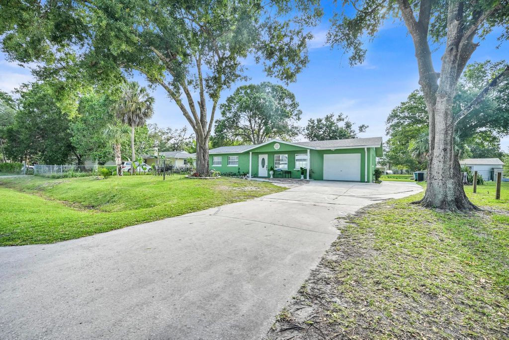Photo of 5214 Bowling Green Drive, Fort Pierce, FL 34951 (MLS # B26025245)