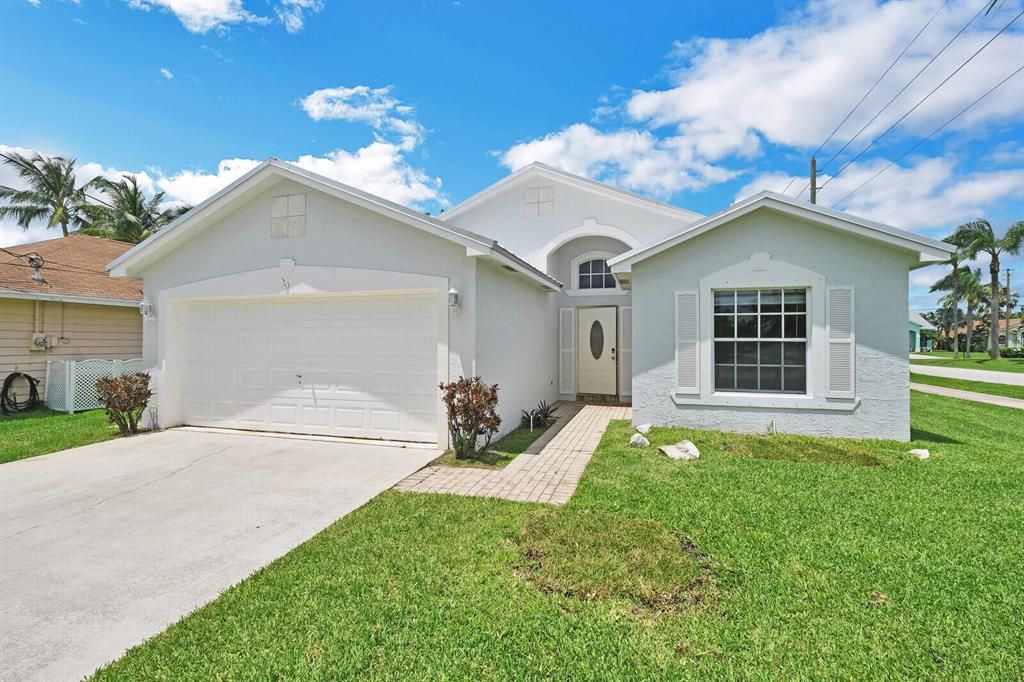 Photo of 6369 Foster Street, Jupiter, FL 33458 (MLS # R10734841)