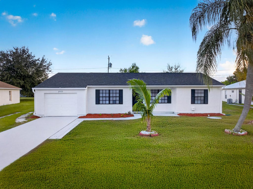 Photo of 2557 SE Robin Circle, Port Saint Lucie, FL 34952 (MLS # B26077069)