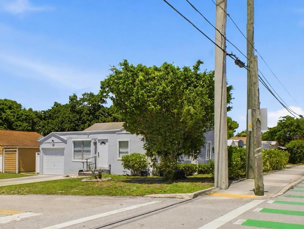 Photo of 801 HAMPTON Road, West Palm Beach, FL 33405 (MLS # B26070014)