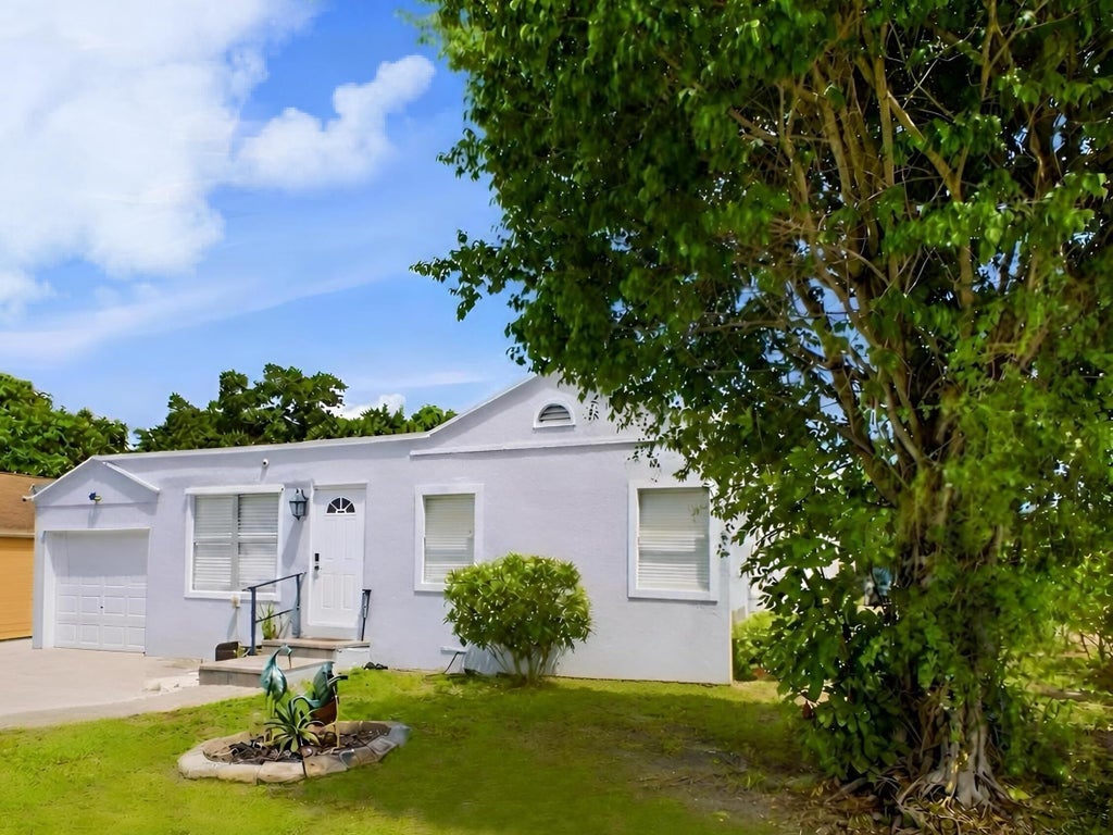Photo of 801 HAMPTON Road, West Palm Beach, FL 33405 (MLS # B26070014)