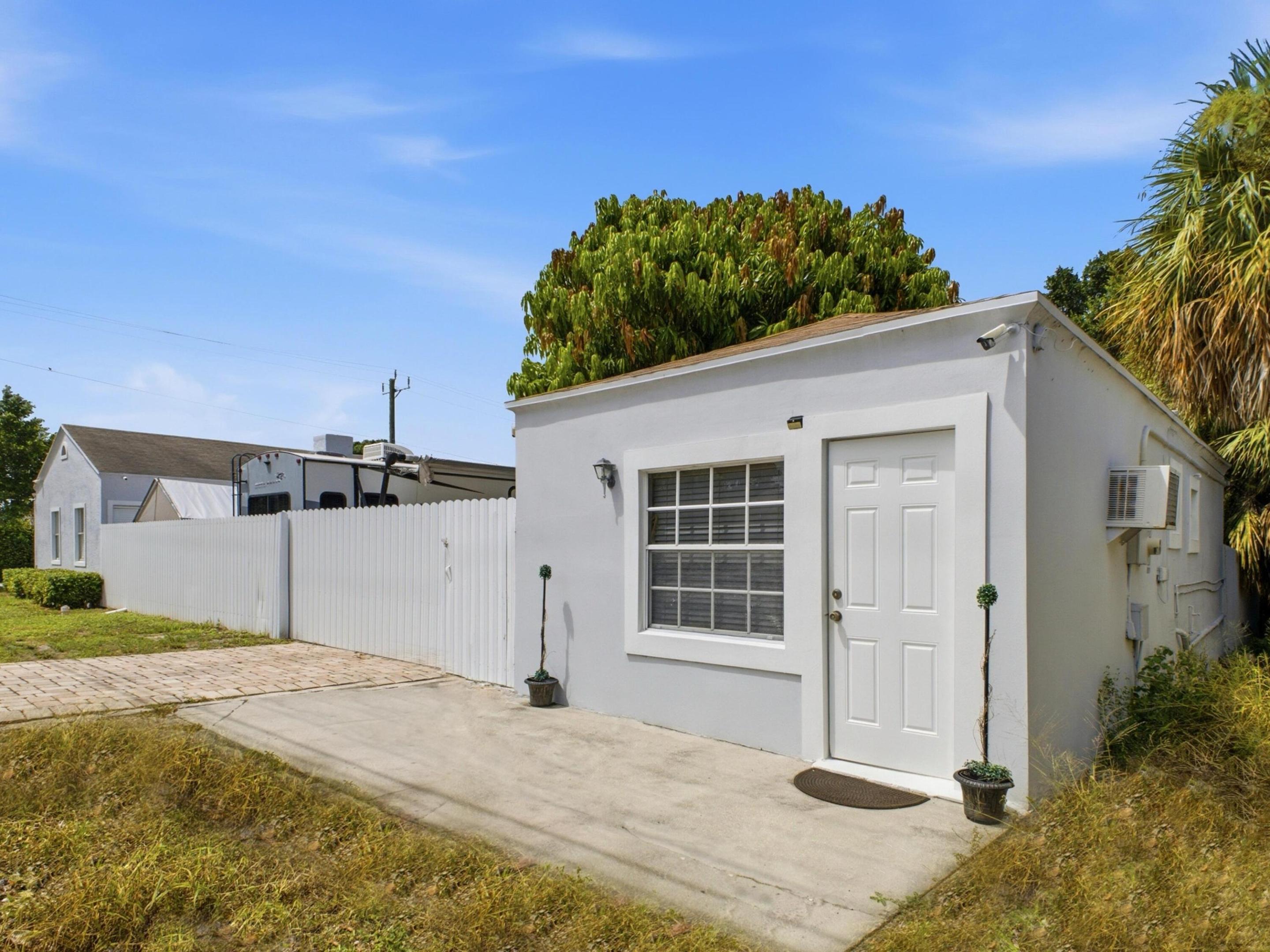 801 HAMPTON Road