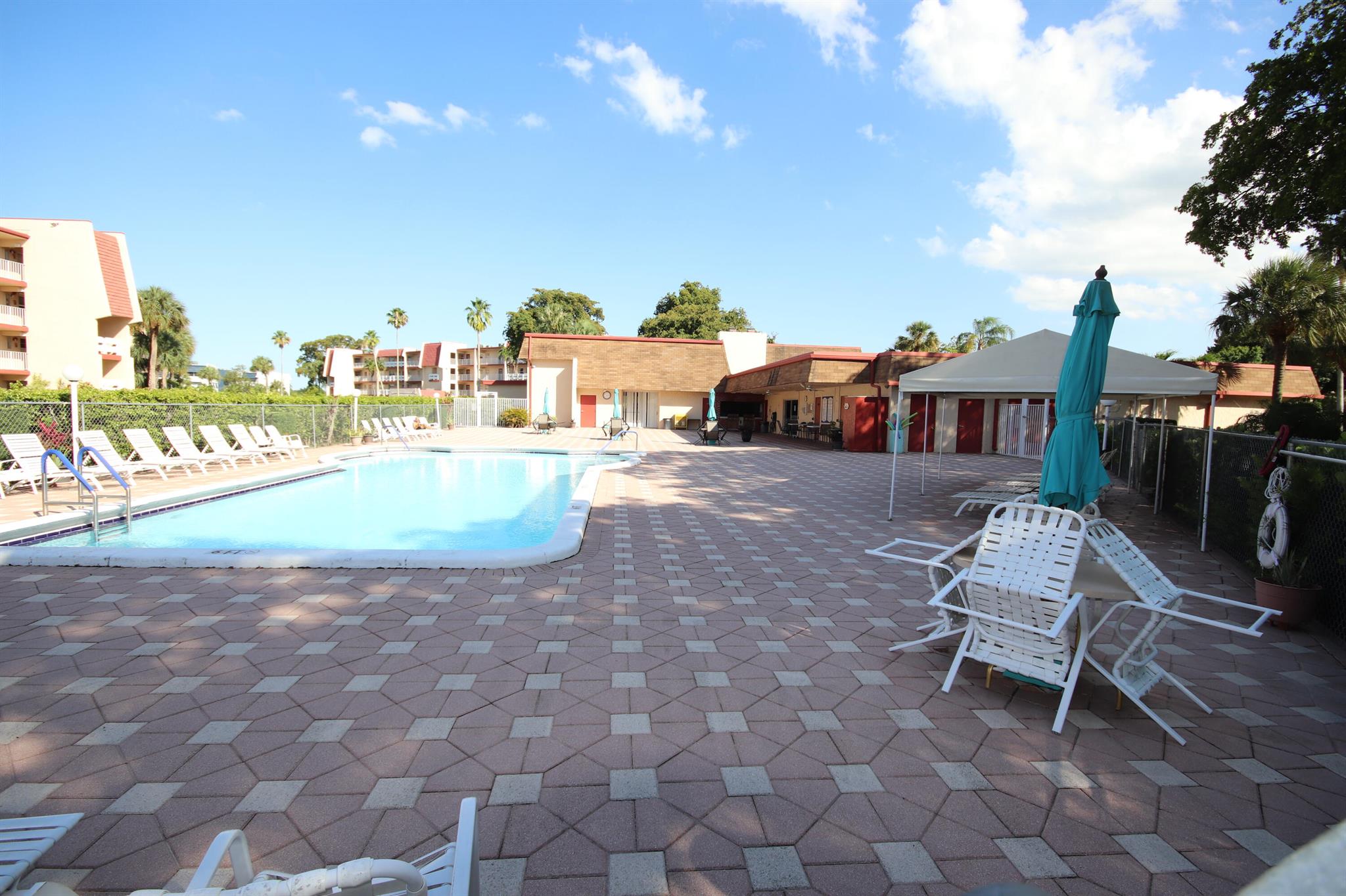 ORIOLE GOLF & TENNIS CLUB - Residential