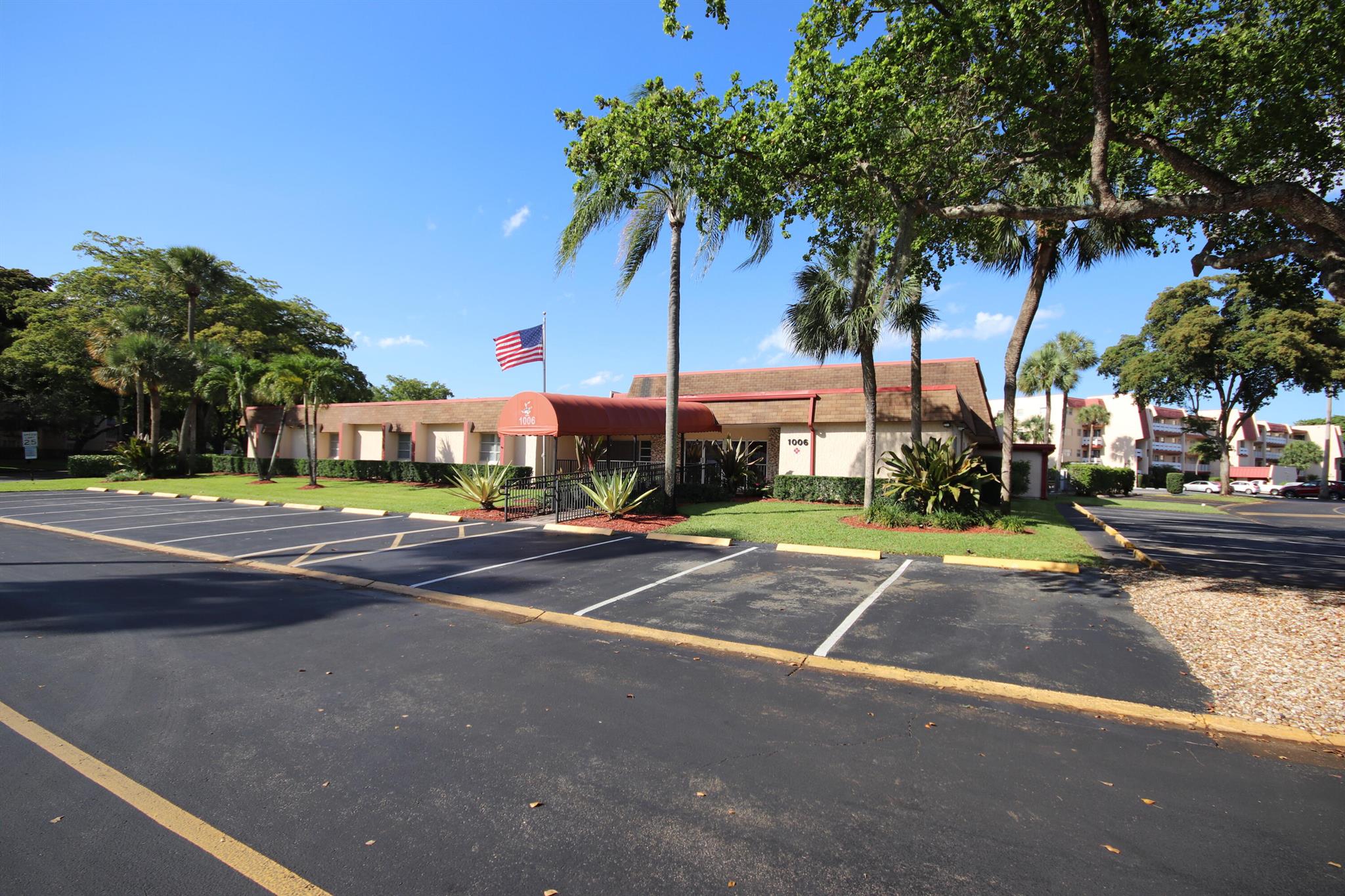 ORIOLE GOLF & TENNIS CLUB - Residential