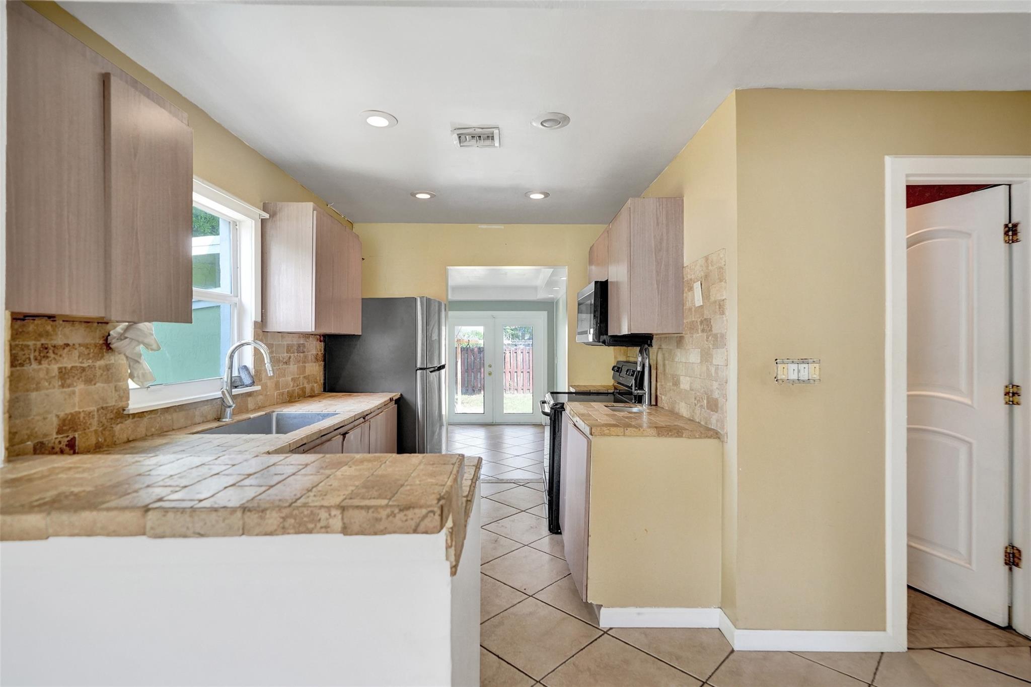 1431 SW 27th Ct
