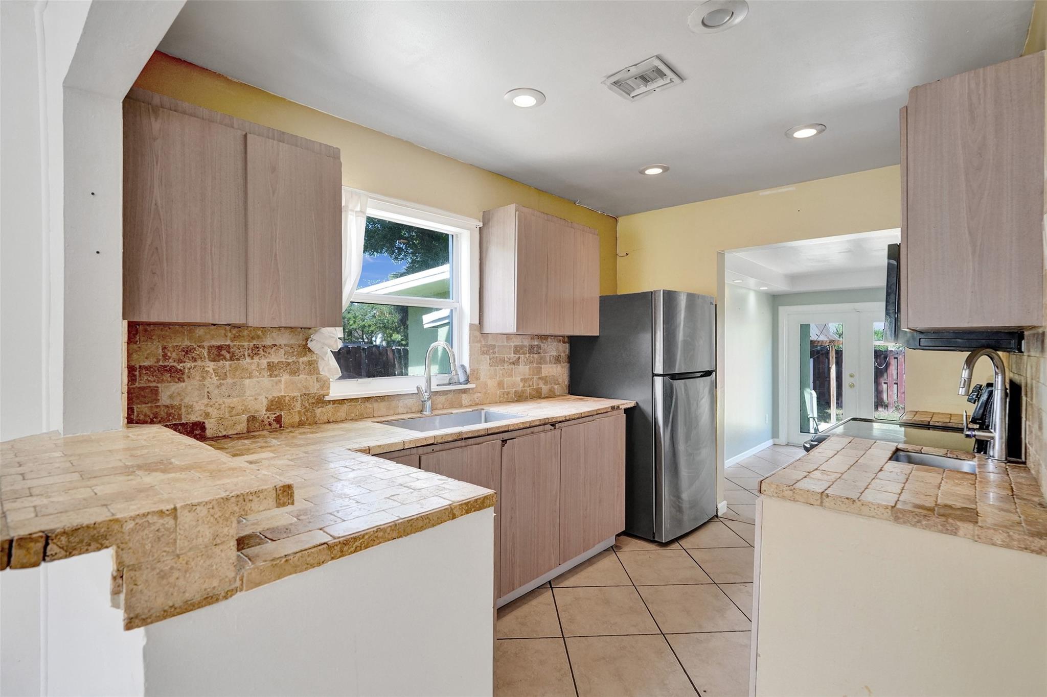 1431 SW 27th Ct