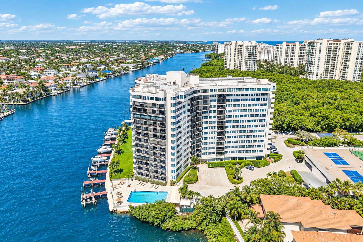 3912 S Ocean Boulevard 704, Highland Beach, FL, 33487/$995,000 2 3912 S Ocean Boulevard 704