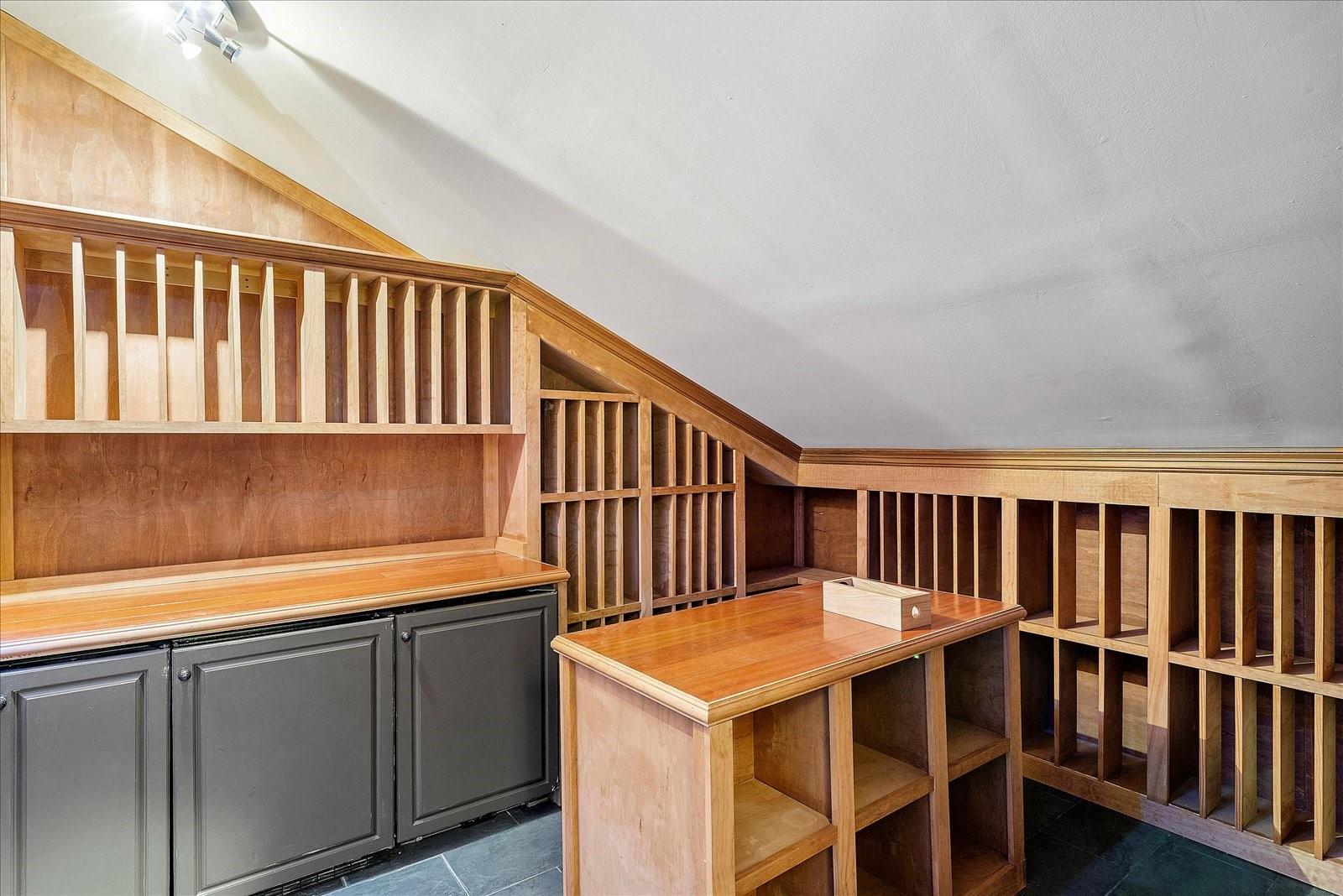 Riviera 6-17 B - Residential Lease