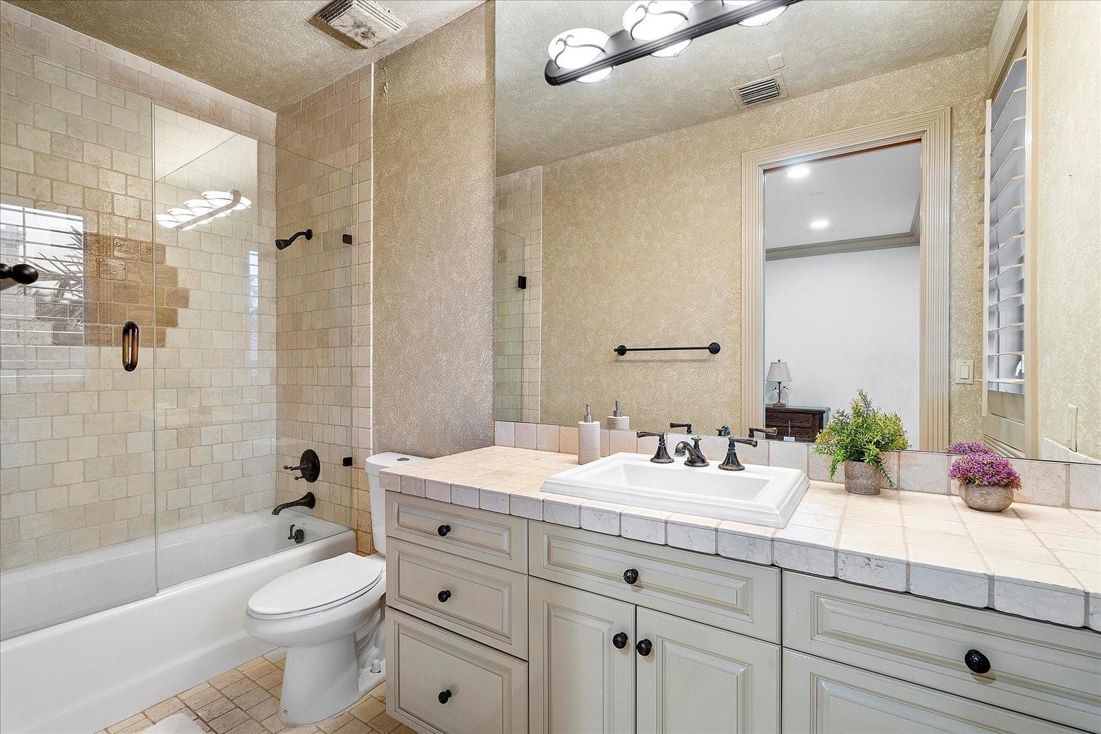 Riviera 6-17 B - Residential Lease