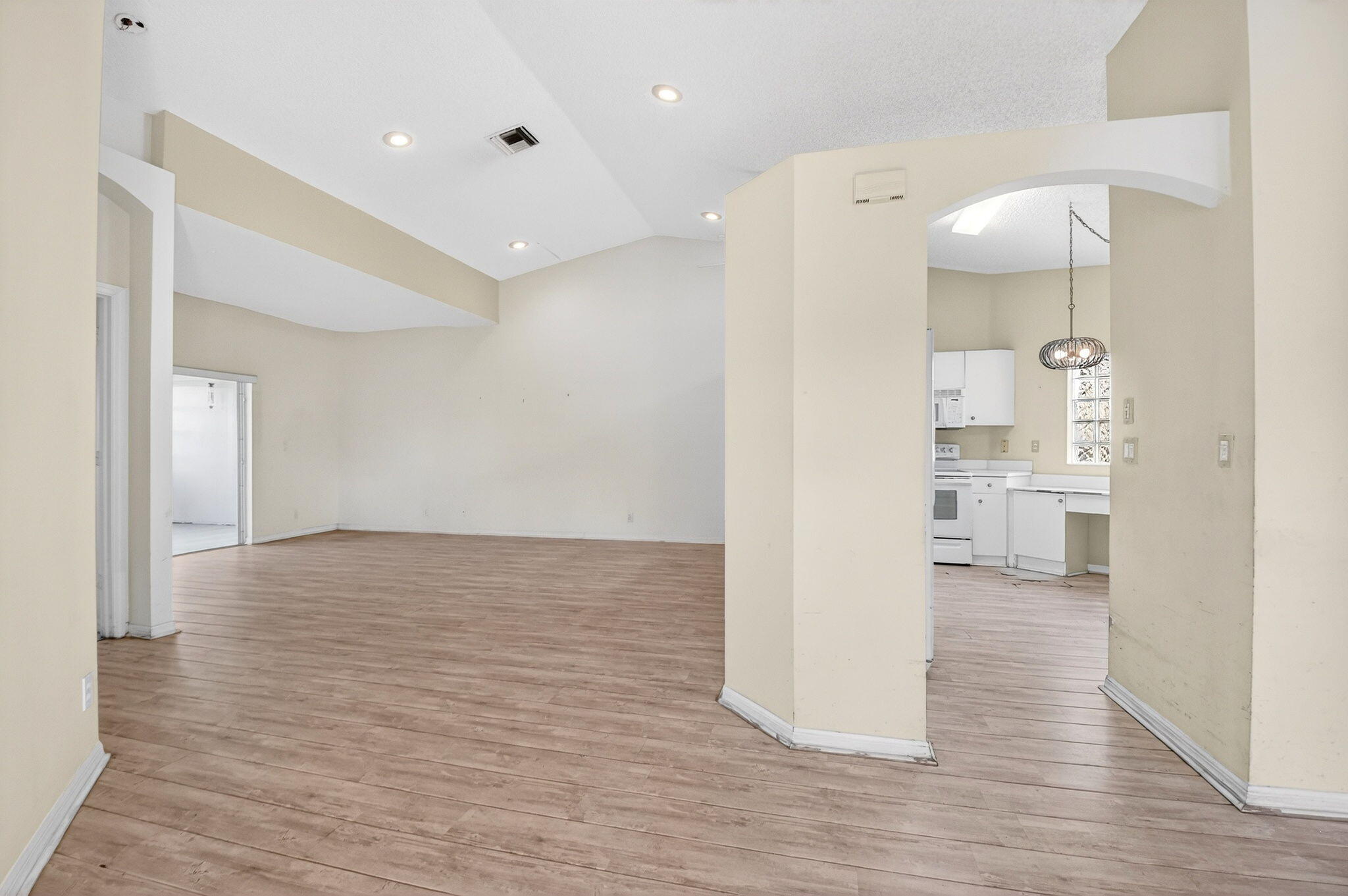 6143 Floral Lakes Drive