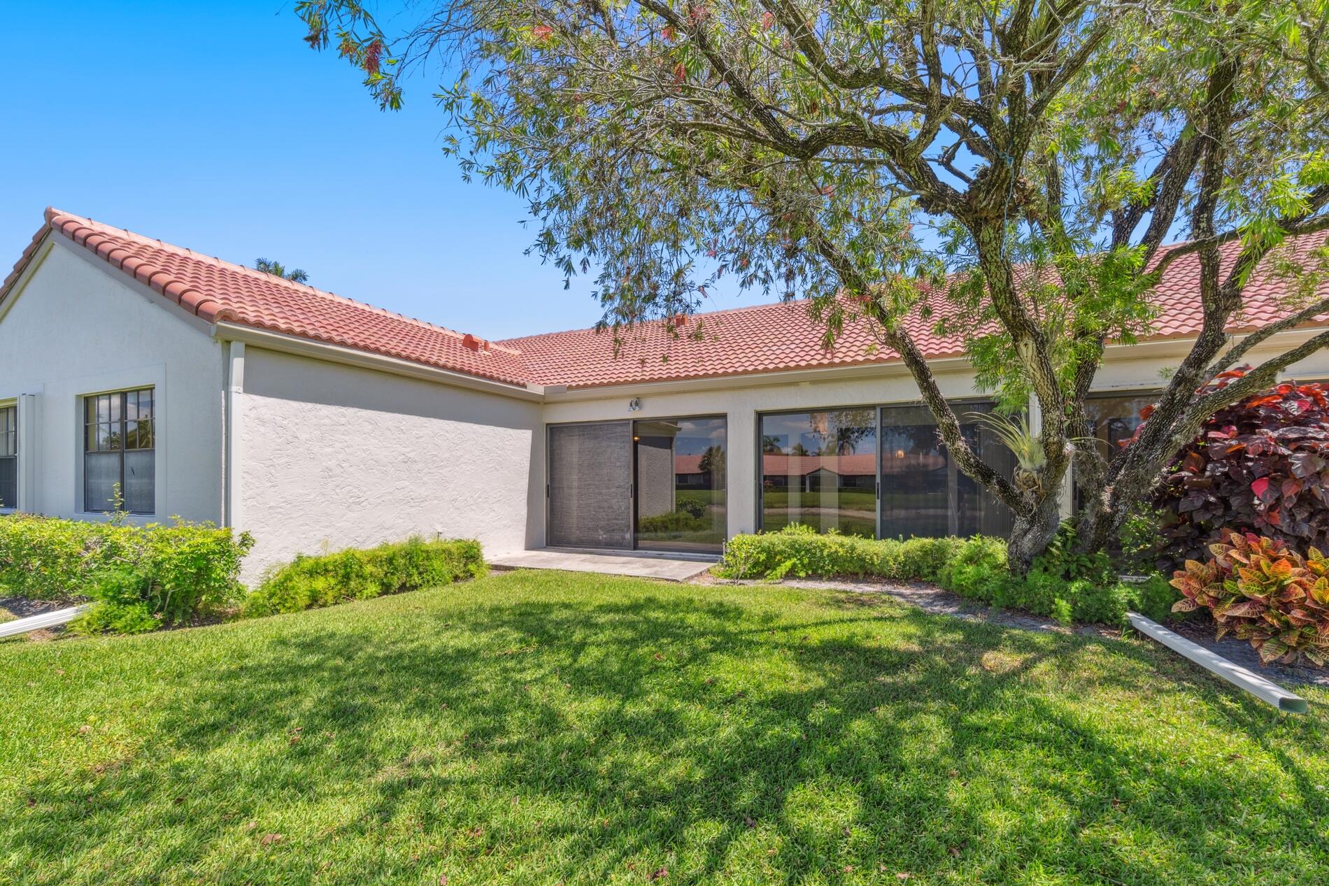 5942 Parkwalk Circle W