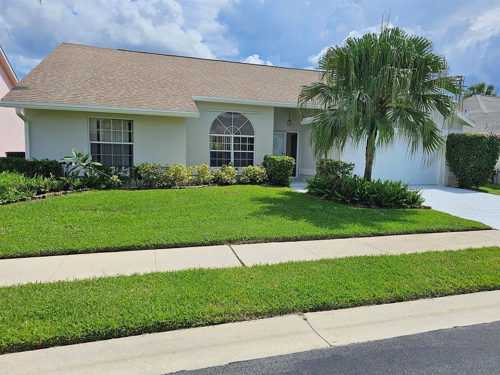 Photo of 112 Palomino Drive, Jupiter, FL 33458 (MLS # R10903212)