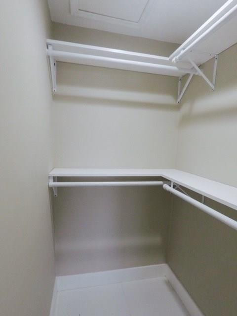 Cresthaven 5 40-4 B - Residential