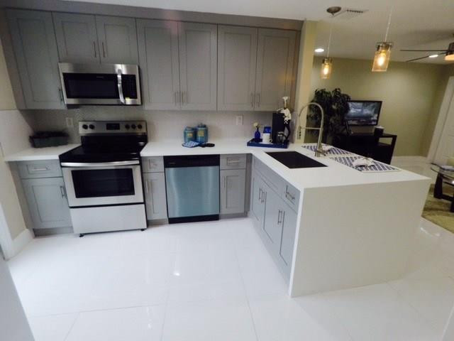 Cresthaven 5 40-4 B - Residential