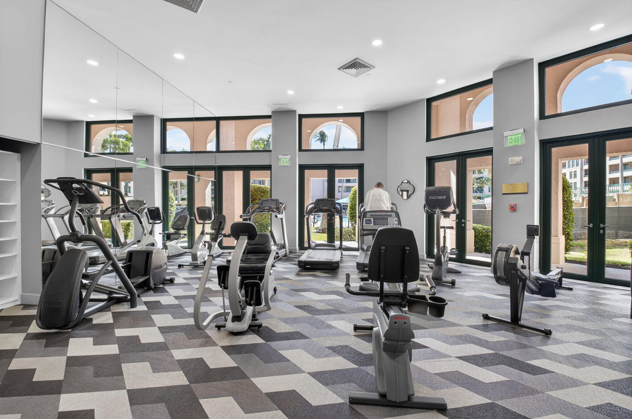 MIZNER COURT - Residential