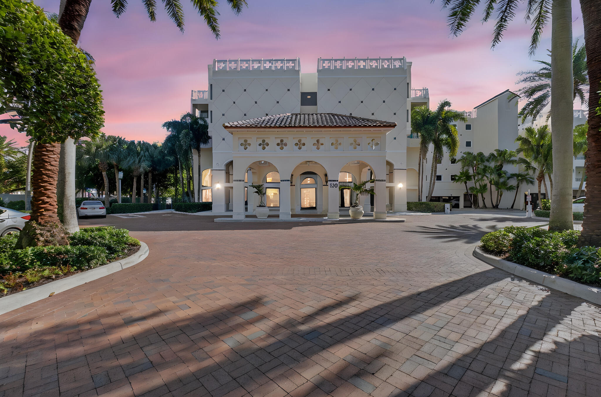 MIZNER COURT - Residential