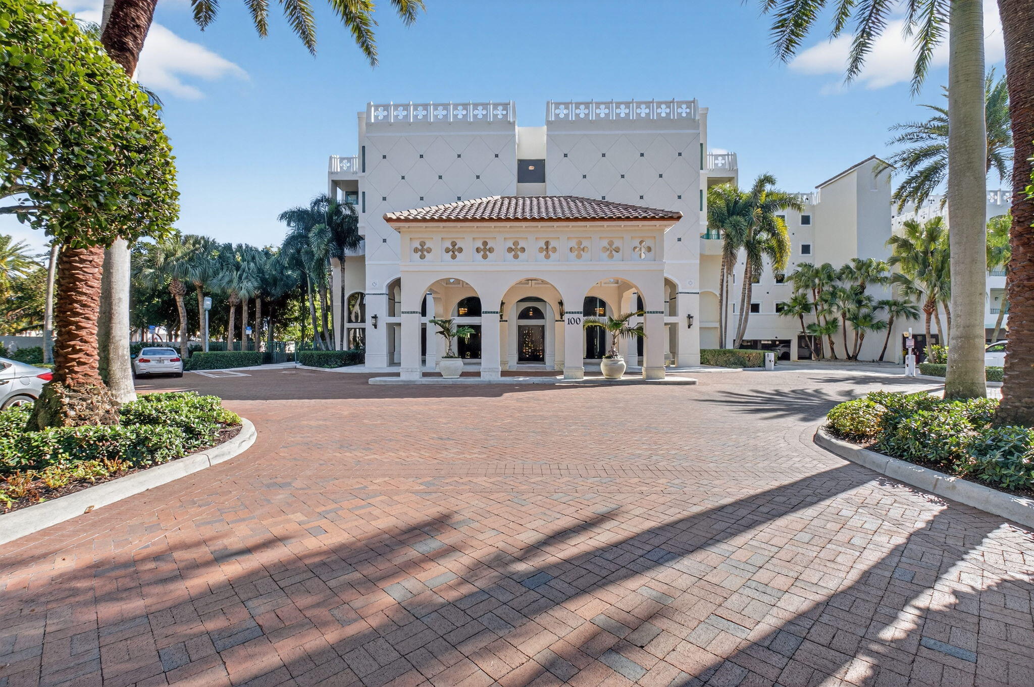 MIZNER COURT - Residential