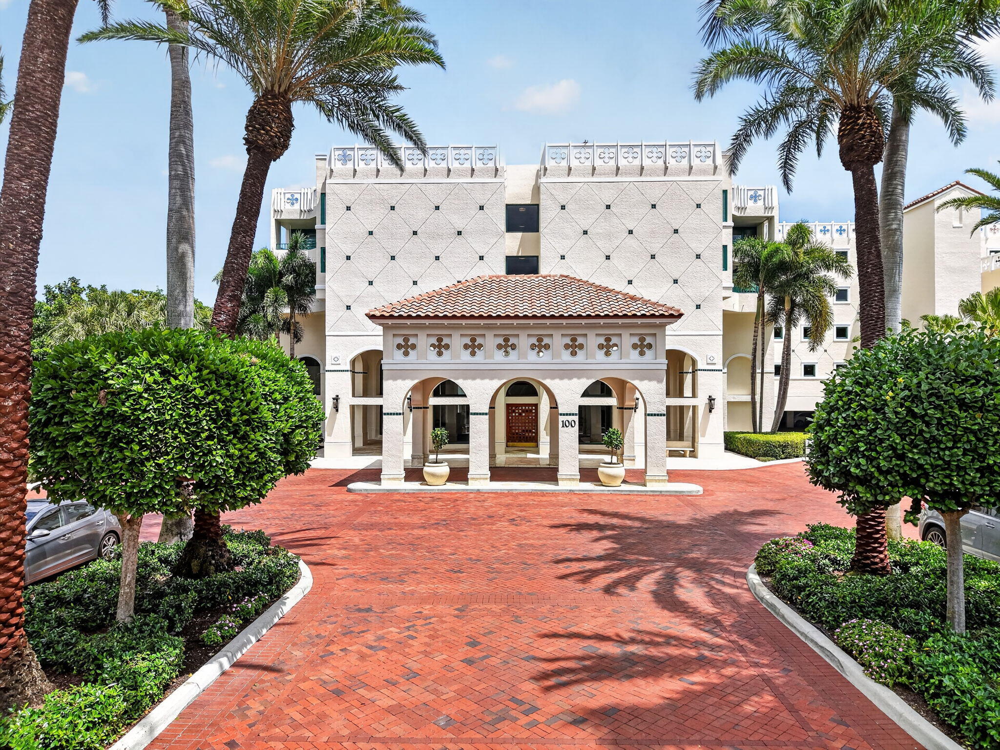 MIZNER COURT - Residential