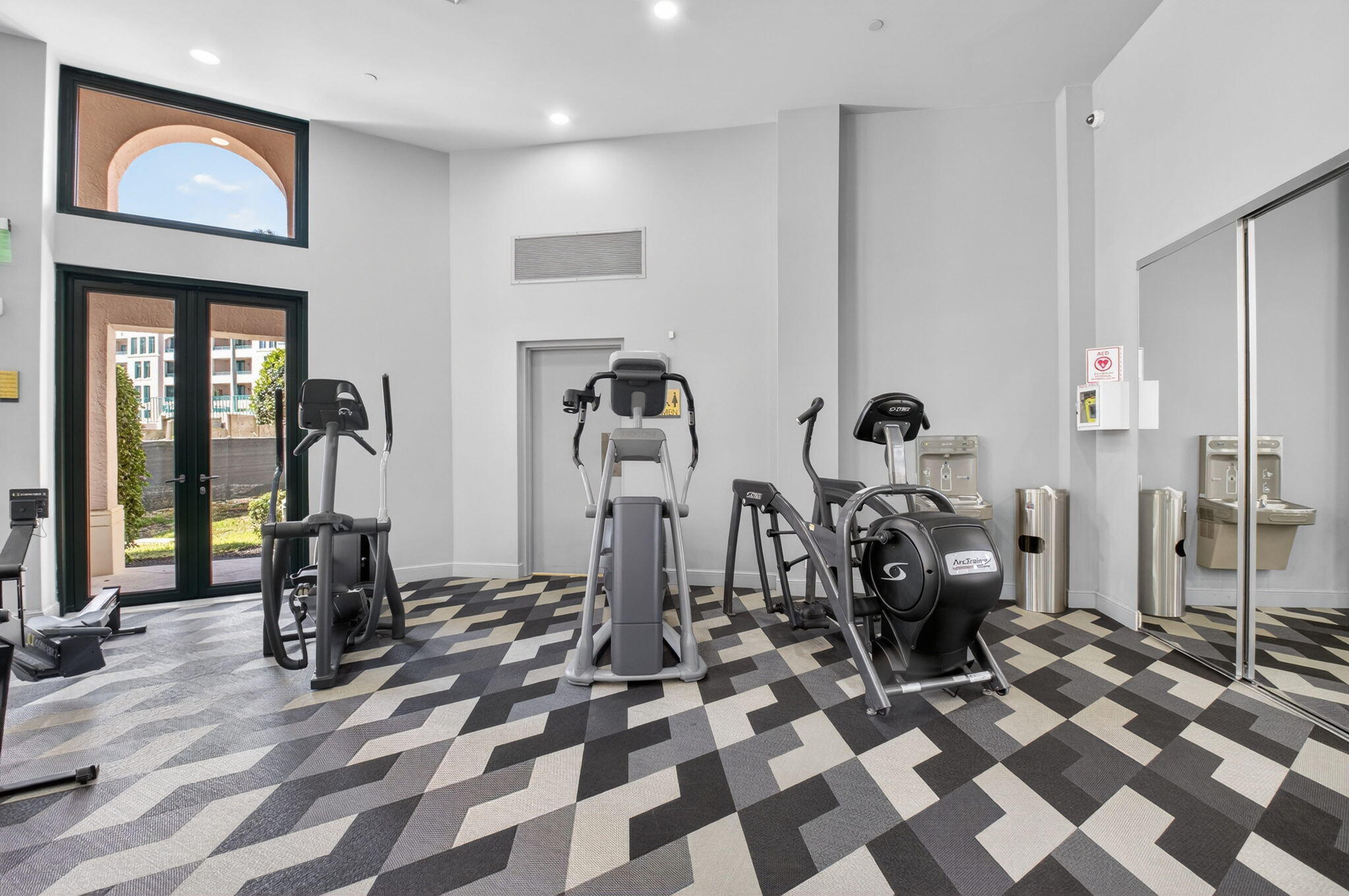 MIZNER COURT - Residential